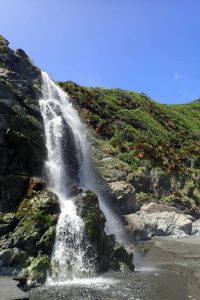 船でしか見れない滝1