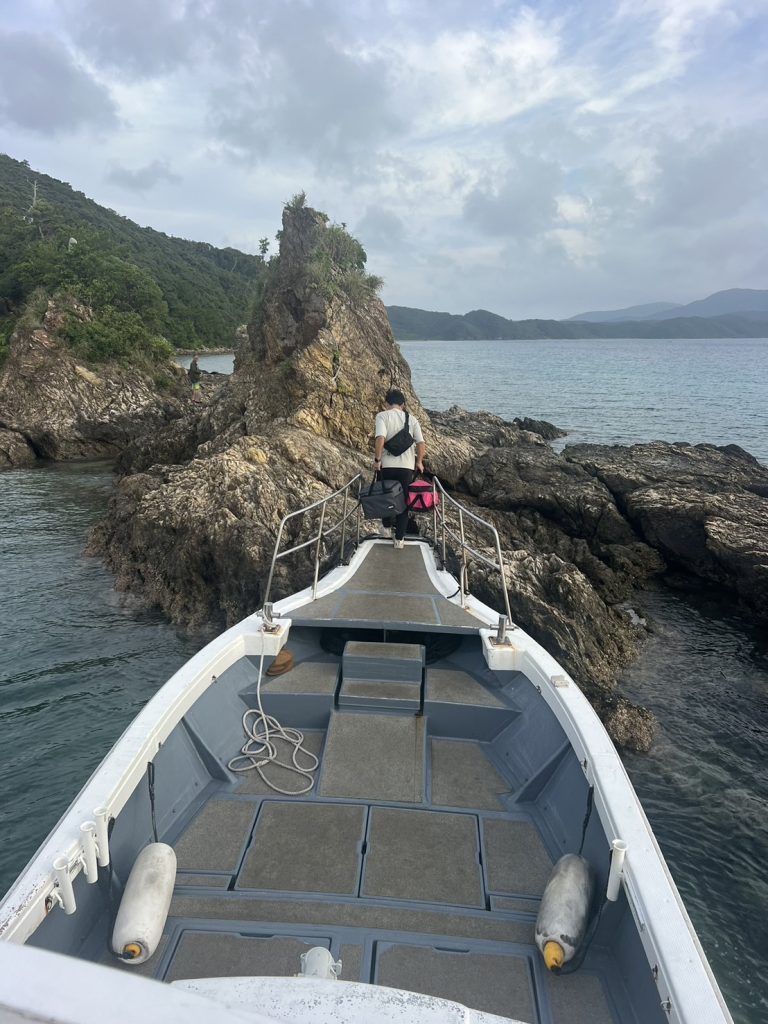 加計呂麻島の船でしか行けないビーチでのデイキャンプ